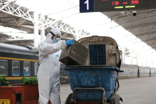 致敬暑運(yùn)背后的鐵路人 油罐車上的堅(jiān)守與奉獻(xiàn)